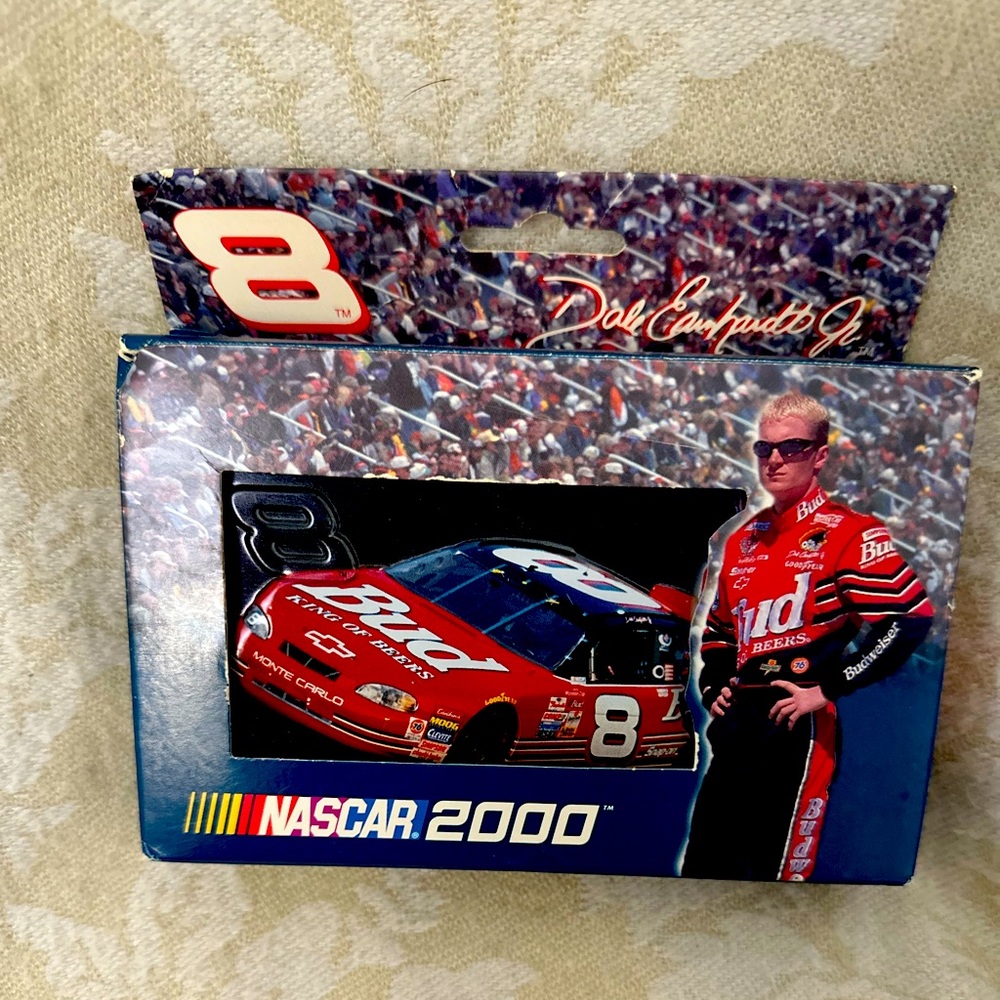 Collector’s tin and cards